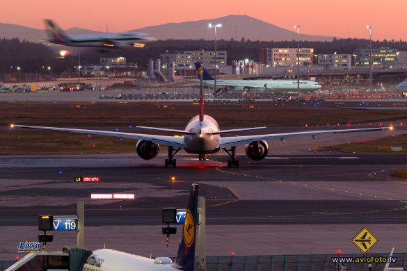 Boeing 777-233/LR