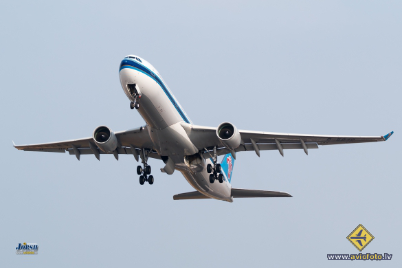Airbus A330-323