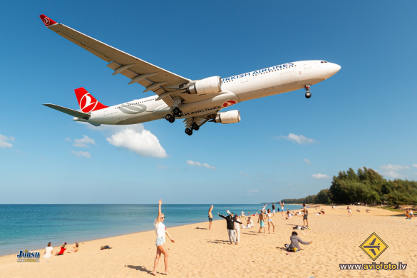Airbus A330-303