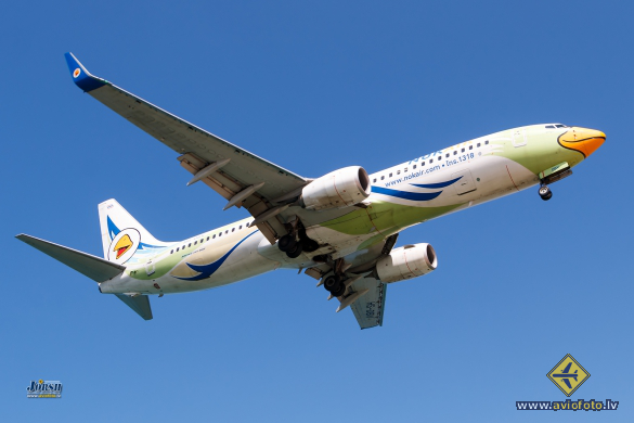 Boeing 737-88L