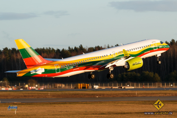 Airbus A220-300