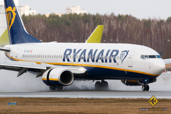 Boeing 737-8AS