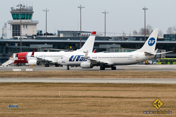 Boeing 737-8AS