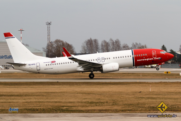 Boeing 737-8JP