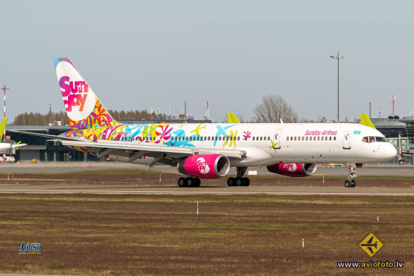 Boeing 757-21B