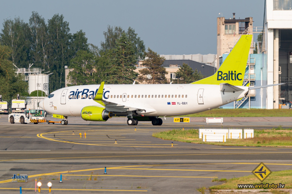 Boeing 737-36Q