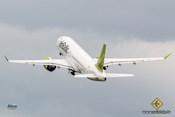 Airbus A220-300