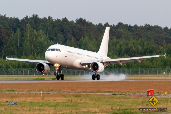 Airbus A320-214