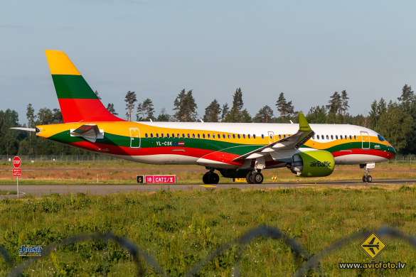 Airbus A220-300