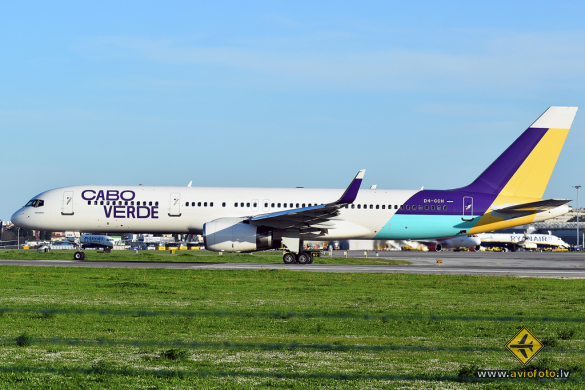 Boeing 757-256