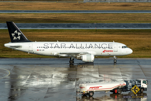 Airbus A320-214