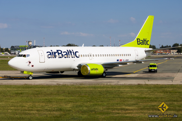 Boeing 737-31S