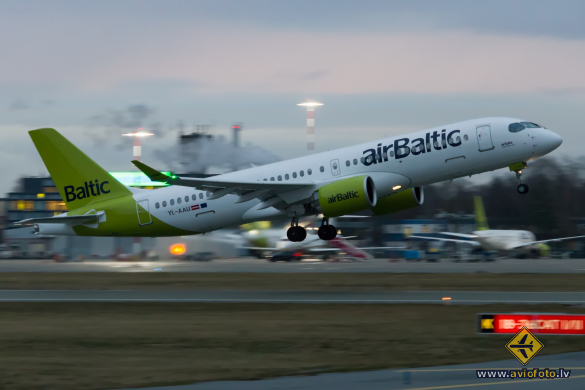 Airbus A220-300