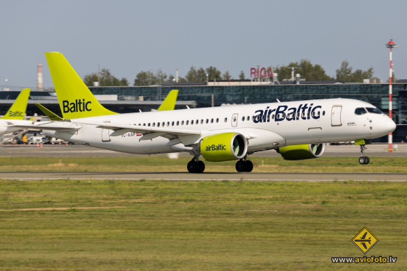Airbus A220-300