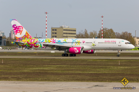 Boeing 757-21B