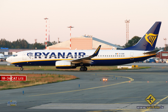 Boeing 737-8AS