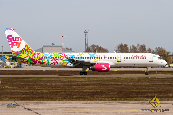 Boeing 757-21B