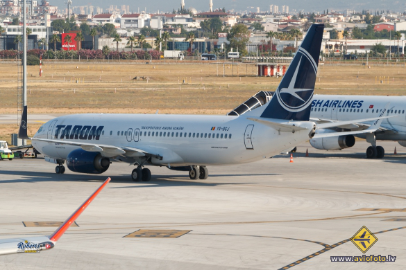 Boeing 737-82R