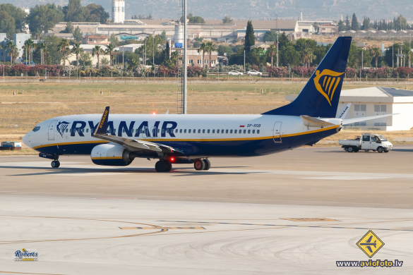 Boeing 737-8AS