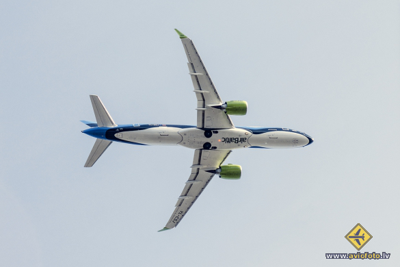 Airbus A220-300