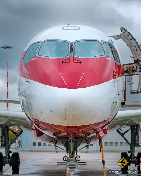 Airbus A220-300