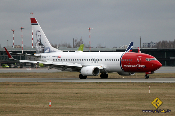 Boeing 737-8JP