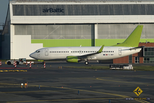 Boeing 737-36Q