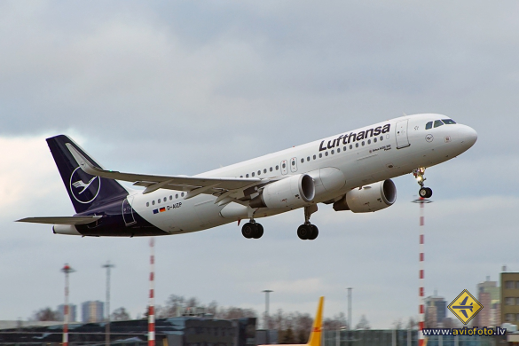 Airbus A320-214