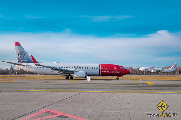 Boeing 737-8JP