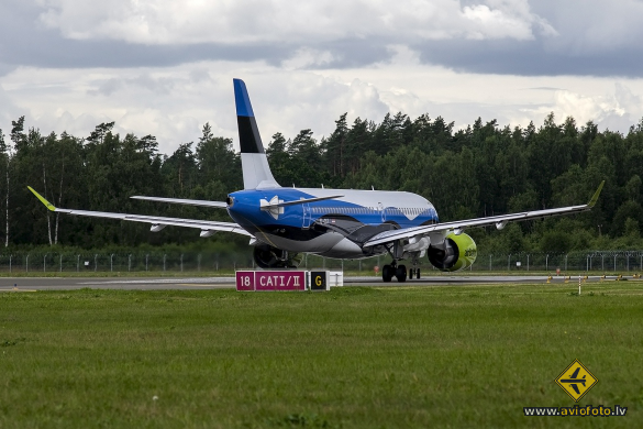 Airbus A220-300