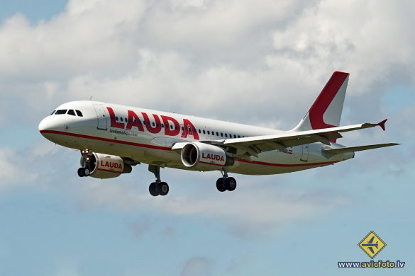Airbus A320-214