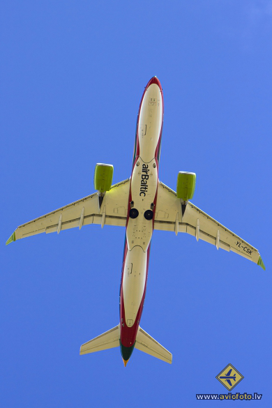Airbus A220-300