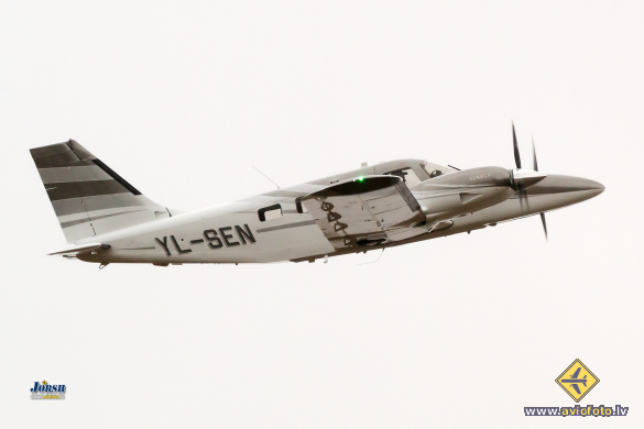 Piper PA-34-220T Seneca V