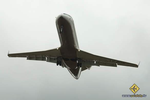 Bombardier Challenger 850 (CRJ-200SE/CL-600-2B19)