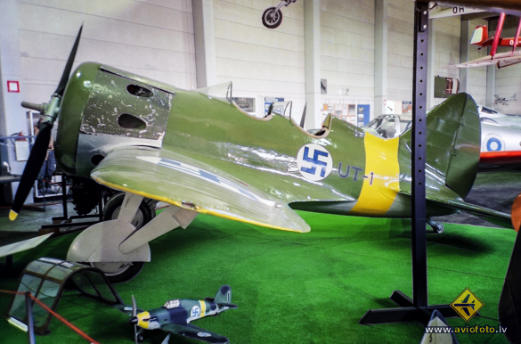 Polikarpov UTI-4 (I-16UTI)