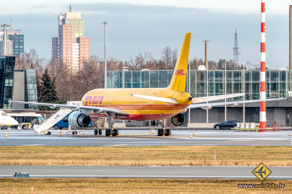 Boeing 757-236(SF)