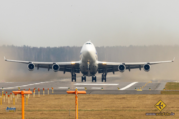 Boeing 747-412(BCF)
