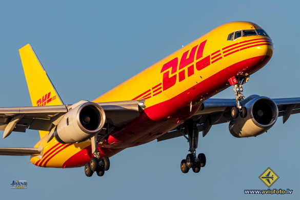 Boeing 757-236(SF)
