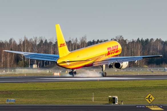 Boeing 757-236(SF)