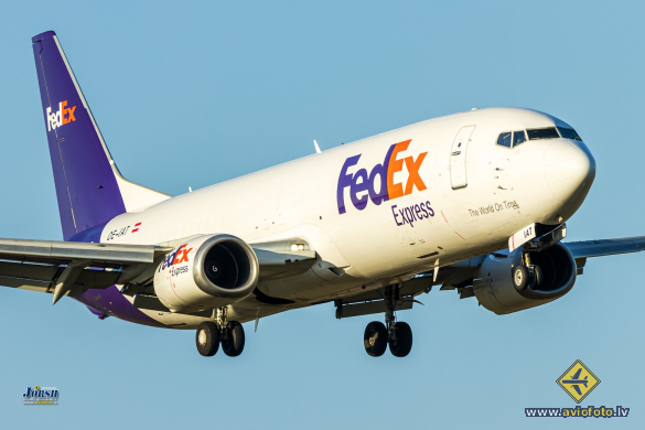 Boeing 737-4M0(SF)