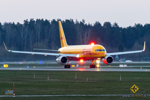 Boeing 757-223(PCF)