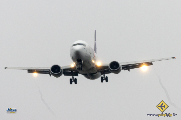 Boeing 737-408(SF)