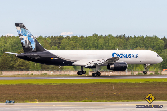 Boeing 757-256(PCF)