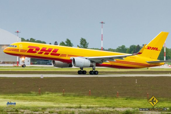 Boeing 757-223(SF)