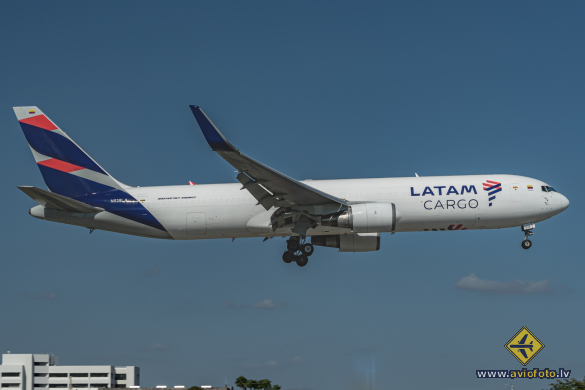 Boeing 767-316/ER(BCF)