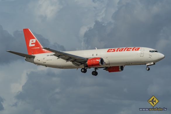 Boeing 737-490(SF)