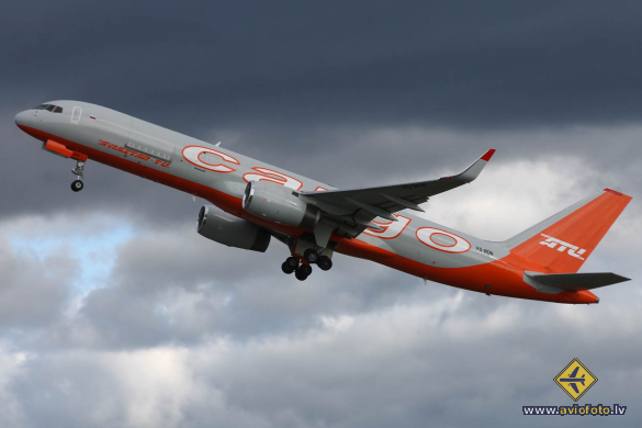 Boeing 757-223(PCF)