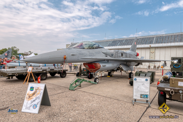 Lockheed Martin F-16CJ Fighting Falcon