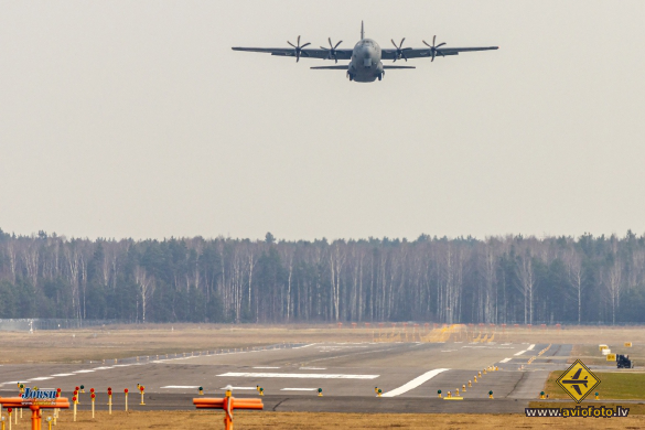 Lockheed Martin C-130J-30 Hercules (L-382)