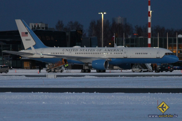 Boeing C-32A (757-2G4)